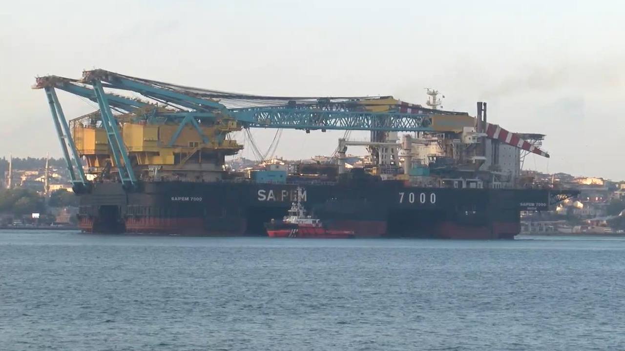İstanbul Boğazı gemi trafiğine kapatıldı