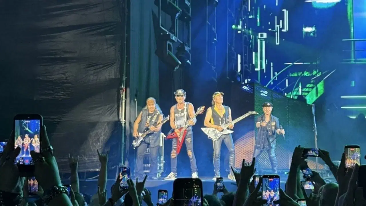 Rock müziğin efsanesi Scorpions İstanbul'u salladı