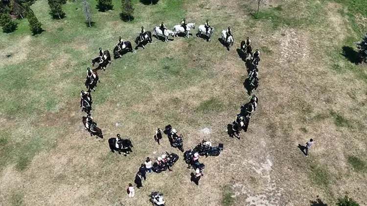 NATO Zirvesi öncesi atlı polislerden devriye görevi