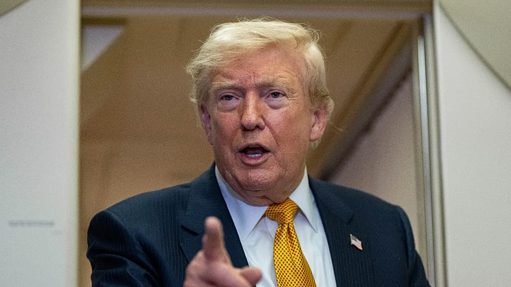 Trump'tan İran'a gözdağı: Tamamen yok ederiz