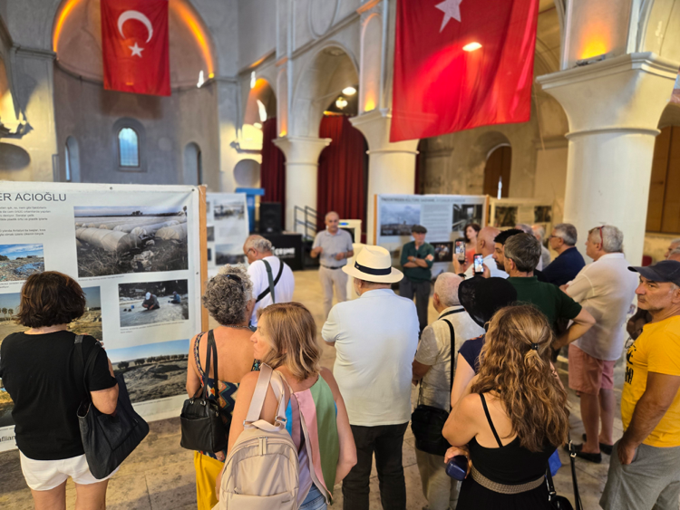 “Fotoğraflı Antroposen Hikayeler” Sergisi Çeşme'de Açıldı
