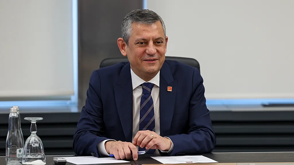 Özgür Özel'den yeni parti mesajı
