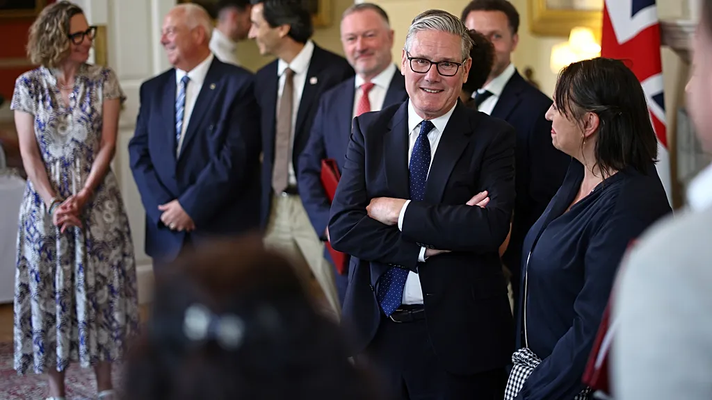Starmer milletvekillerine veda etti, Burnham'a destek sözü verdi