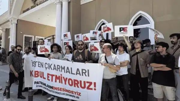 İstanbul Aydın Üniversitesi'nde işten çıkarılan akademisyenler eylem yaptı