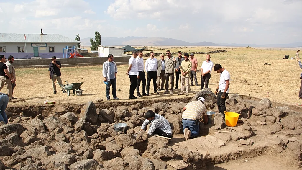 Malazgirt'te yeni eserler ortaya çıktı