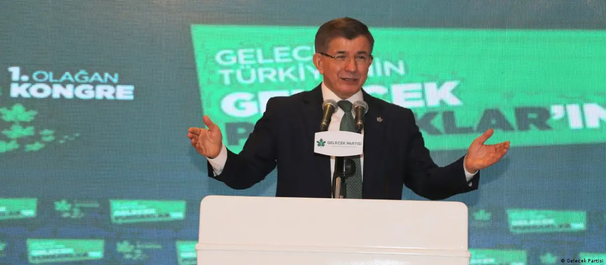 Davutoğlu siyaseti bıraktı, Gelecek Partisi feshedildi
