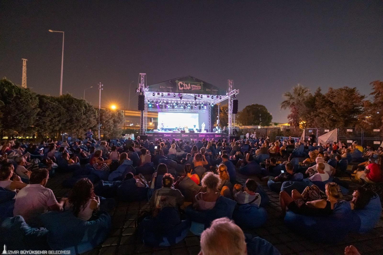 Çim Konserleri İzmirlileri müzikle buluşturmaya devam ediyor