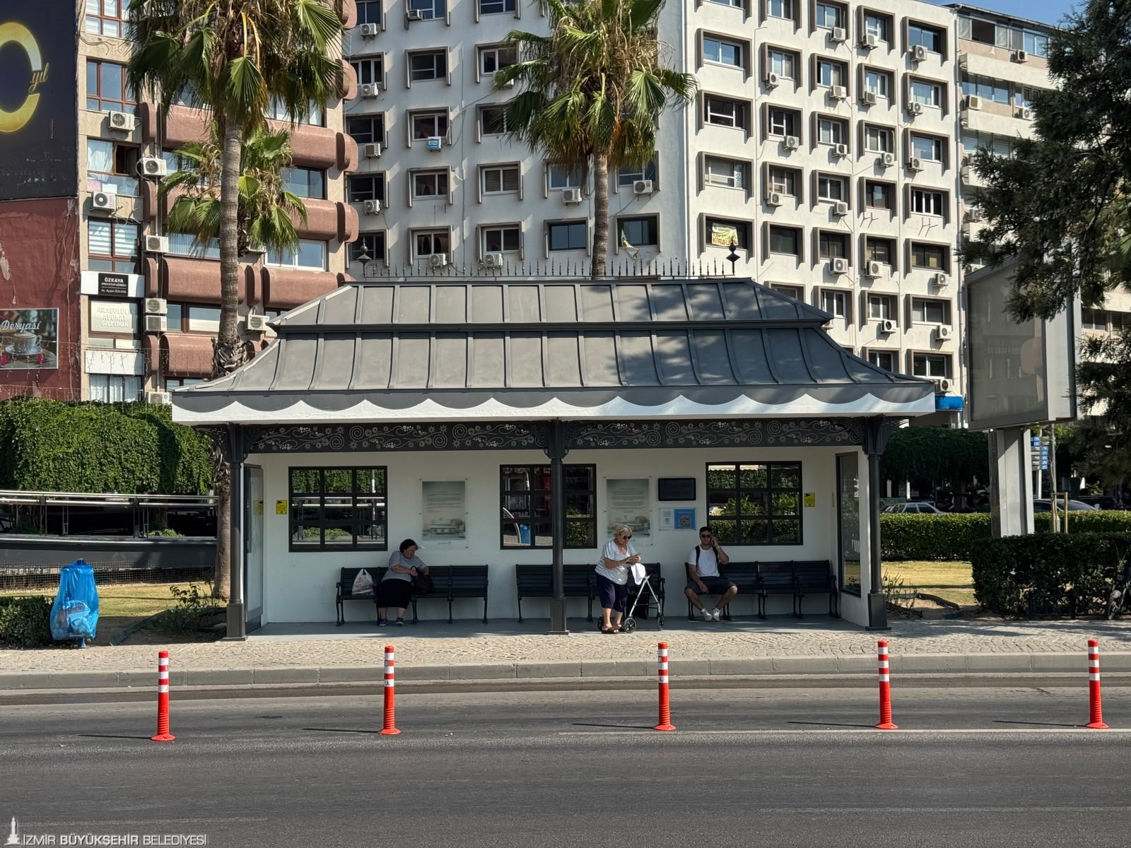 İzmir'in kimliğini yansıtan Konak Durağı hizmete açıldı