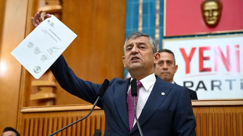 Özgür Özel ve Veli Ağbaba hakkında fezleke