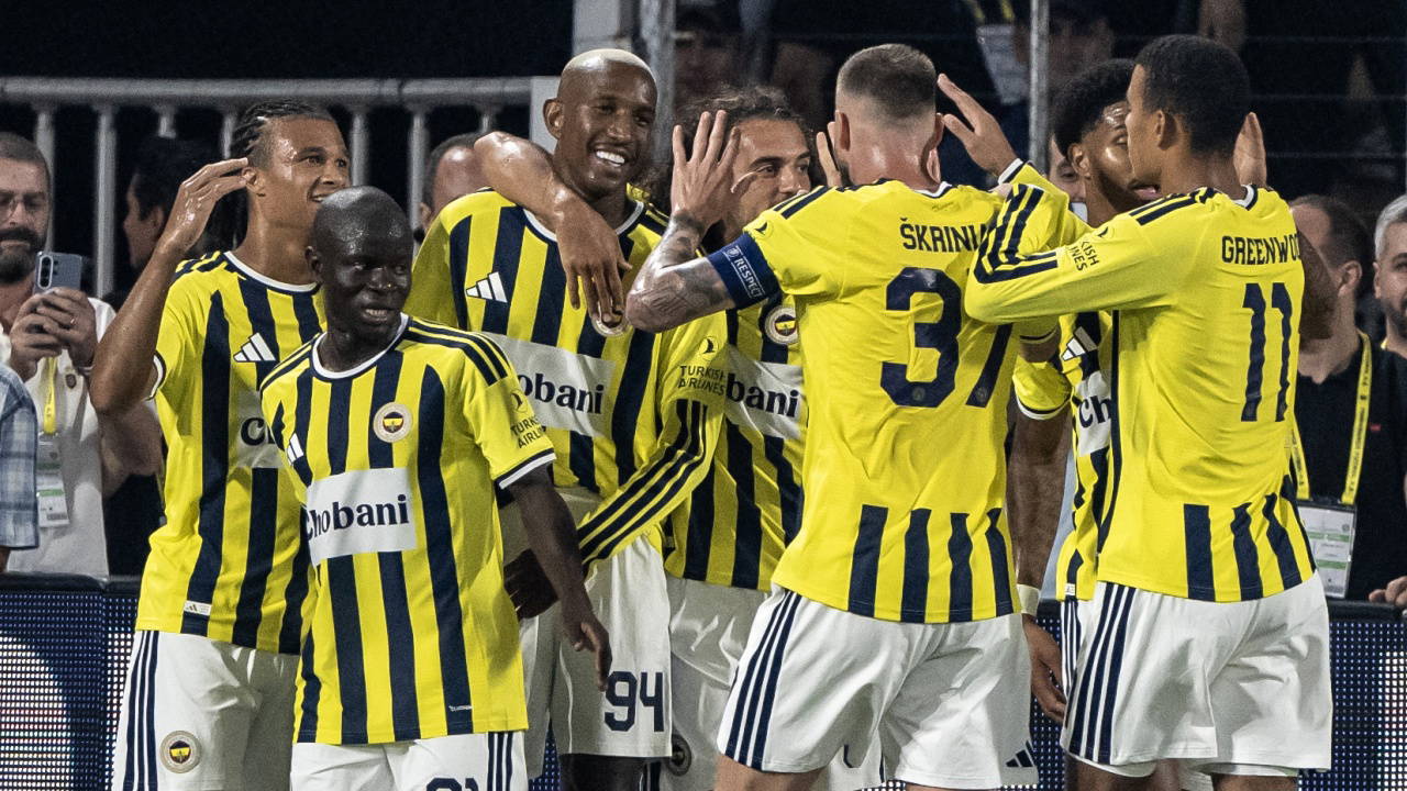 Fenerbahçe Kadıköy'de yıldızlarıyla güldü