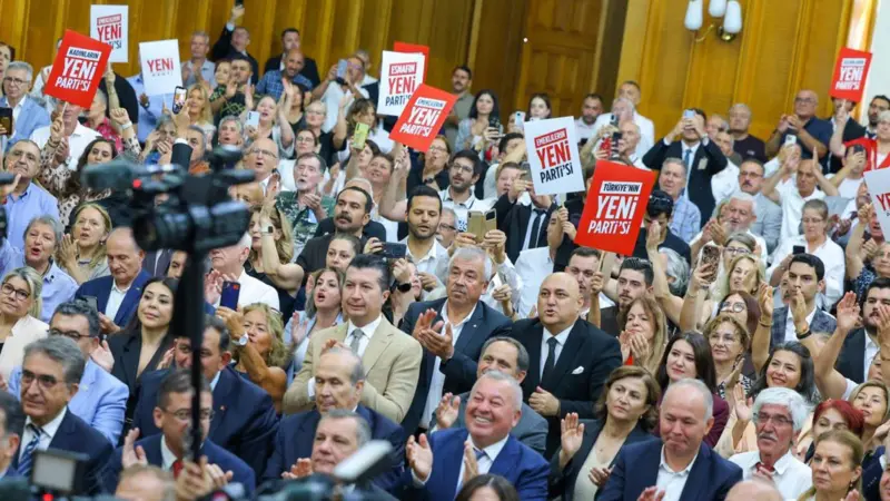 Yeni Parti: 232 belediye başkanı CHP'den istifa etti