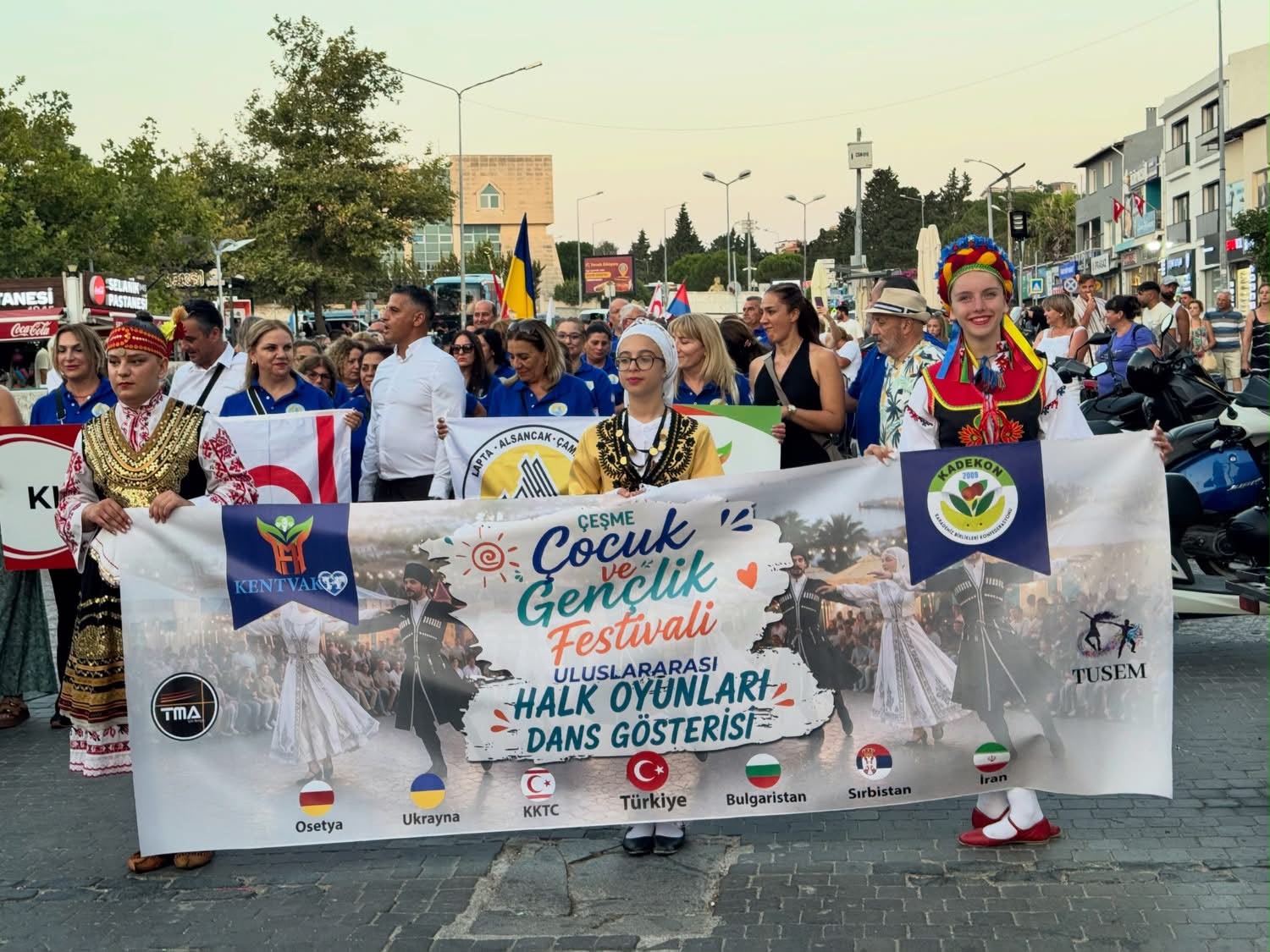Çeşme'de Uluslararası Halk Dansları Coşkusu