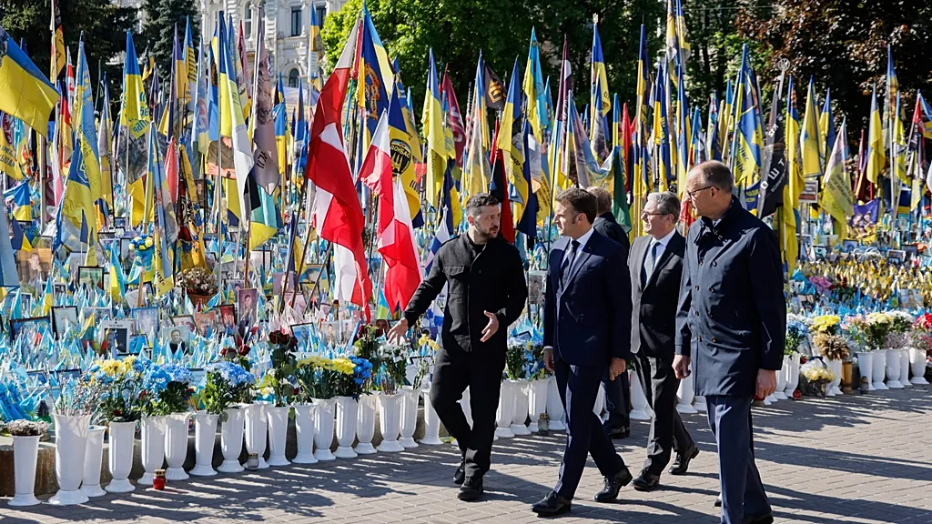 Gönüllüler Koalisyonu pazartesi Kiev'de toplanıyor