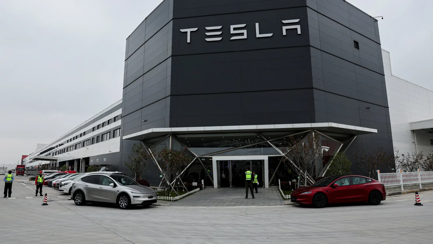 Tesla, Çin’de 3 milyon aracı geri çağırıyor