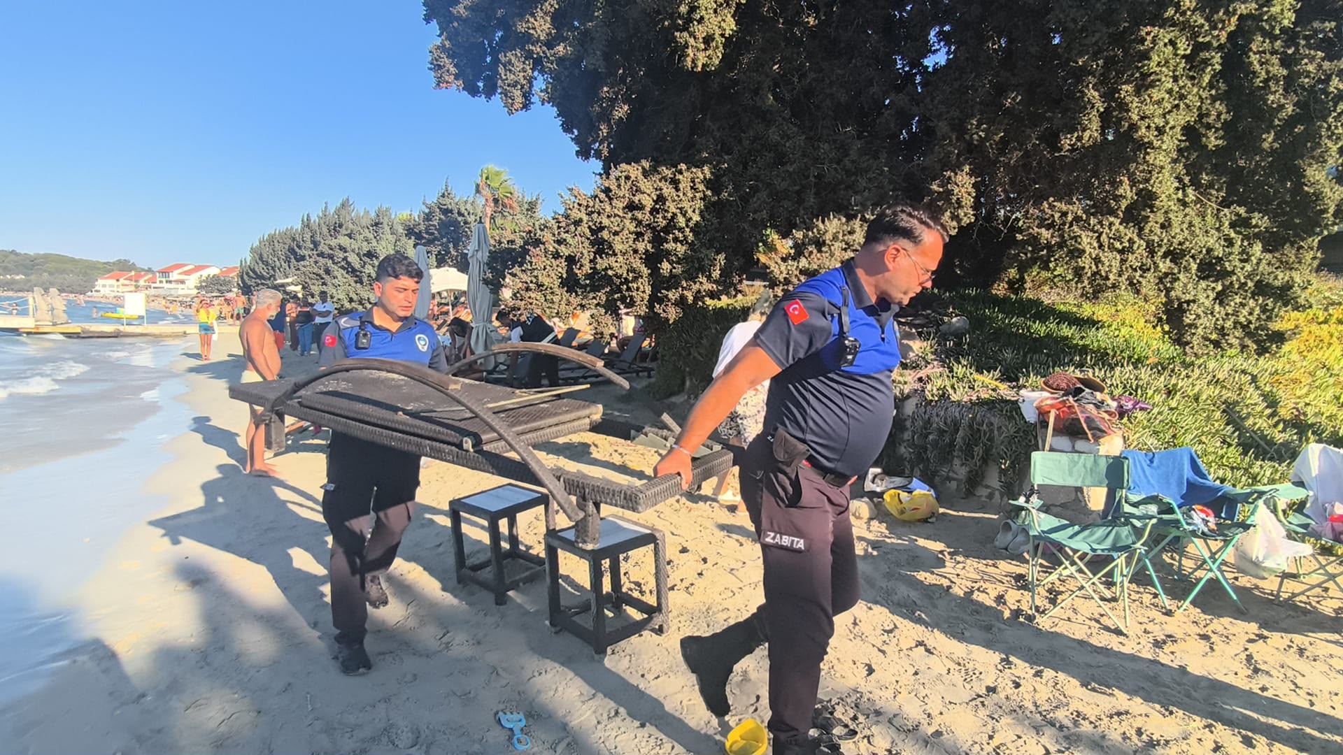 Çeşme’de Halkın Plajını İşgal Etmek Yetmedi, Bir de Halkı Tehdit Ediyorlar
