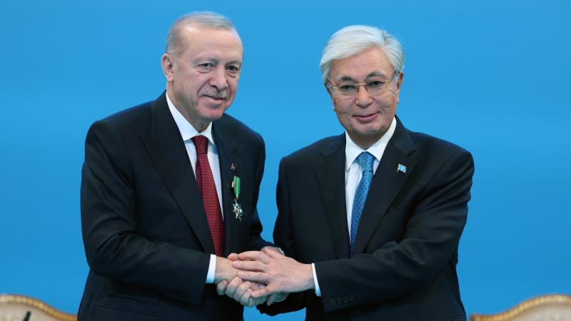 Cumhurbaşkanı Erdoğan, Tokayev ile görüştü