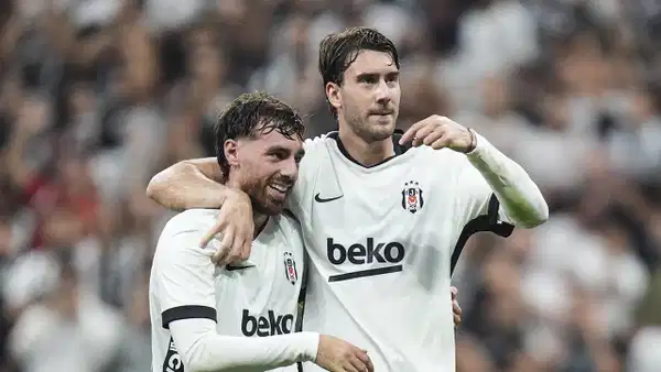 Dusan Vlahovic hat-trick yaptı