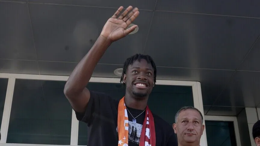 Fransız Sol Bek Bitshiabu, Galatasaray'da