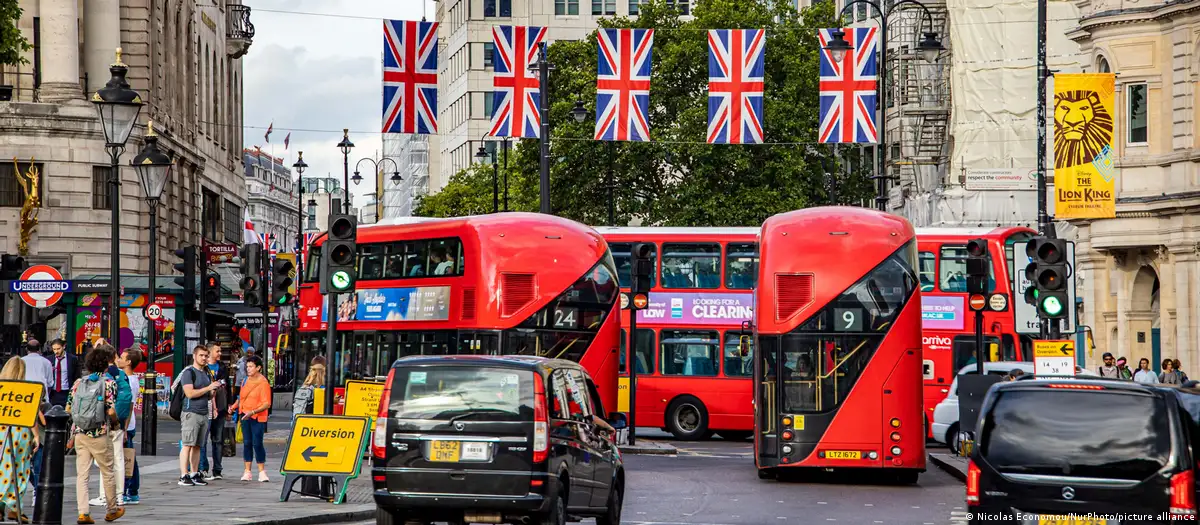 Robotaksi: Londra'da otonom taksi dönemi başladı