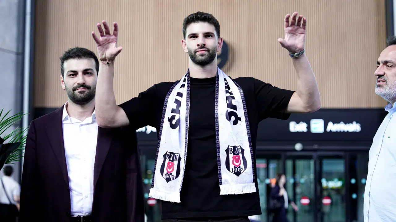 Beşiktaş'ın yeni transferi Ümit Akdağ İstanbul'a geldi!