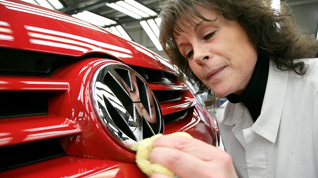 Volkswagen 100 bin kişiyi işten çıkaracak