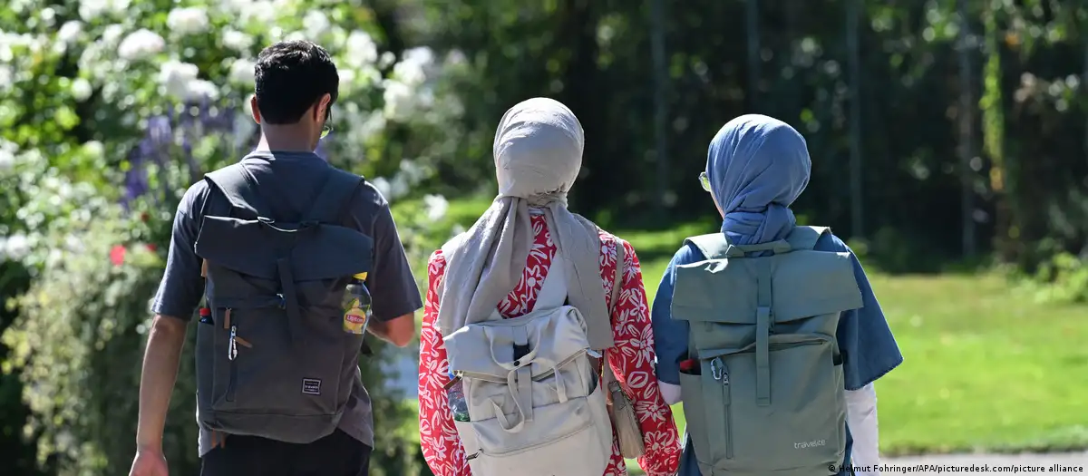 Avusturya okullarında başörtüsü yasağı başladı