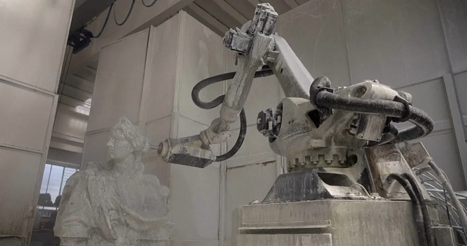 Carrara mermeri: Yapay zekâ robotunun yaptığı heykel sanat sayılır mı?