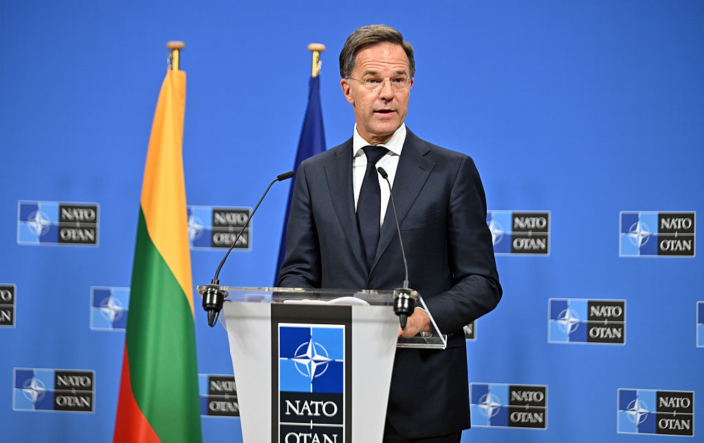 Rutte’den "Hibrit Tehditler" konusunda açıklama