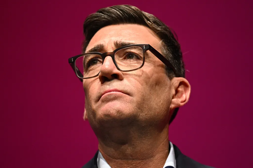 Andy Burnham, Brexit Konusunda Seçeneklerini Açık Tutuyor