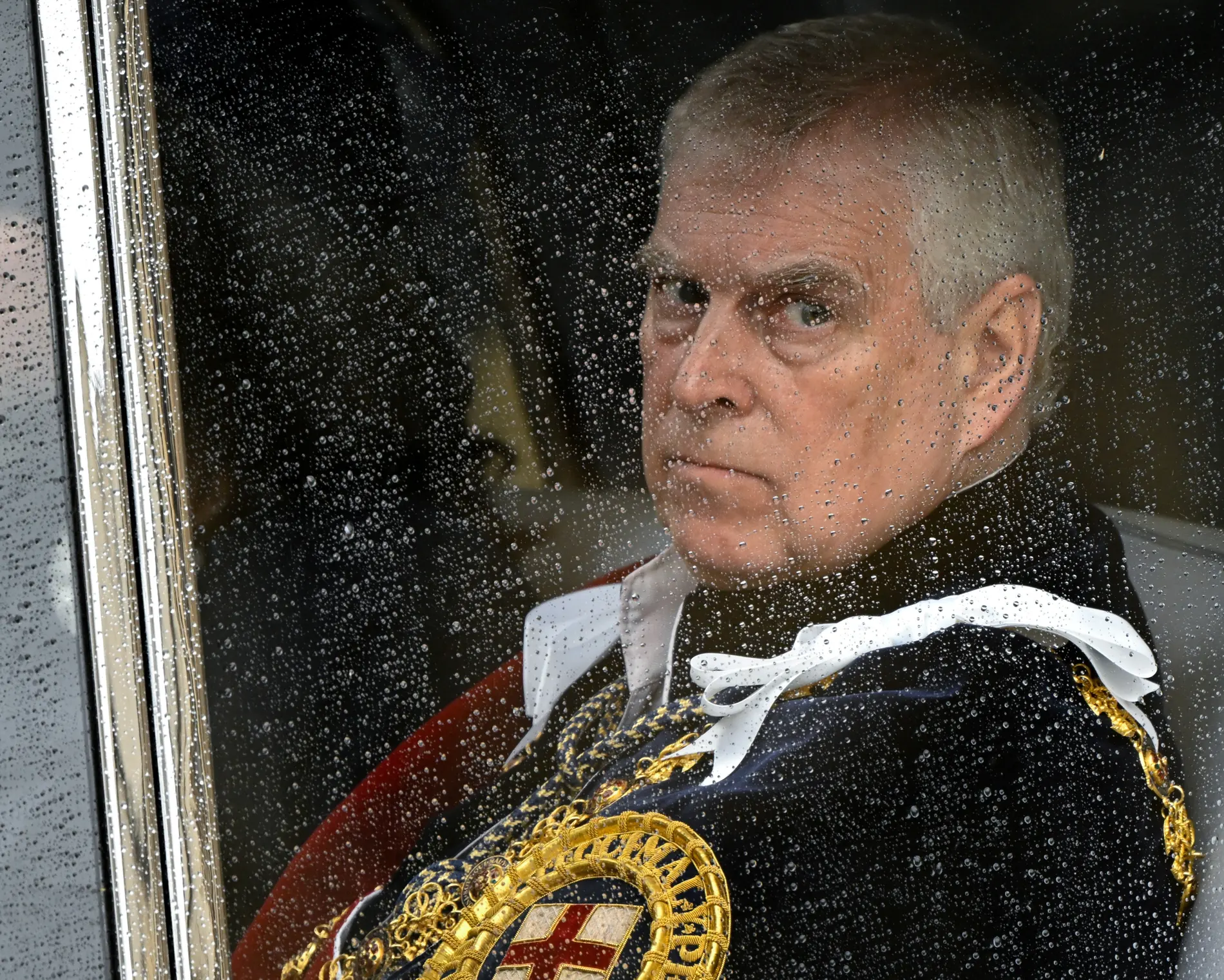 Andrew Mountbatten-Windsor, Epstein baskınları nedeniyle polise karşı hukuki işlem başlattı