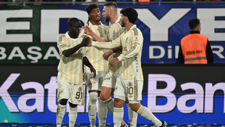 Fenerbahçe, Rize'de 3 puanı 3 golle aldı