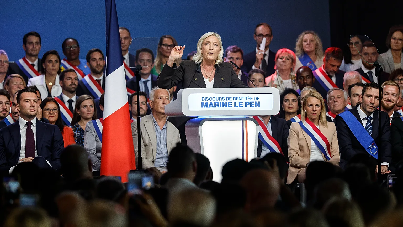 Le Pen, Türkiye'ye verilen AB desteğinin kesilmesini istedi