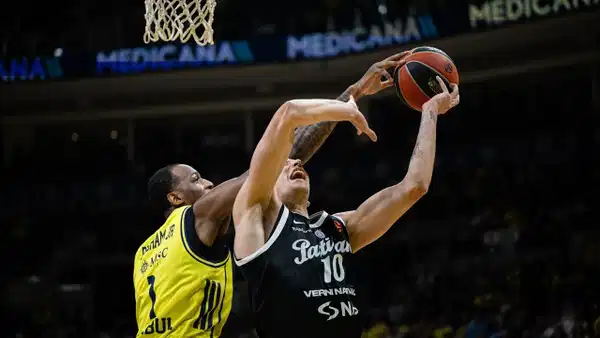 Fenerbahçe Tarfin sahasında Partizan'ı devirdi
