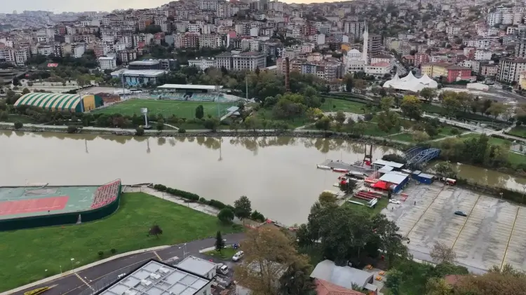 Selin ardından kahverengiye bürünen Haliç havadan görüntülendi