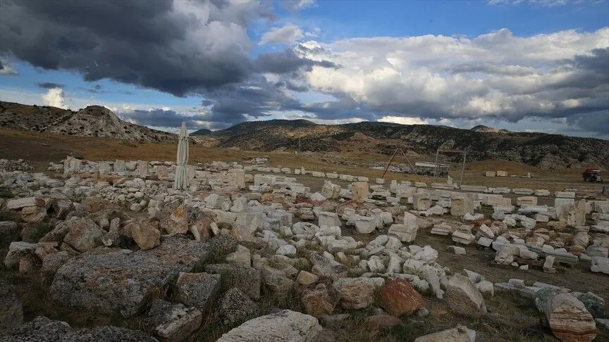Tripolis'in anıtsal çeşmesi 400 taş blokla eski günlerine dönecek