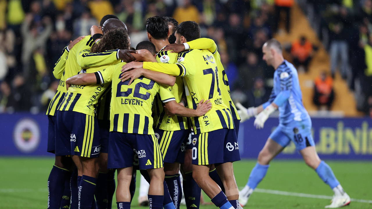 Fenerbahçe sahasında 3 puanı üç golle aldı