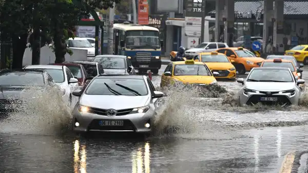Bakan Kurum'dan 10 il için turuncu, 26 il için sarı kodlu uyarı