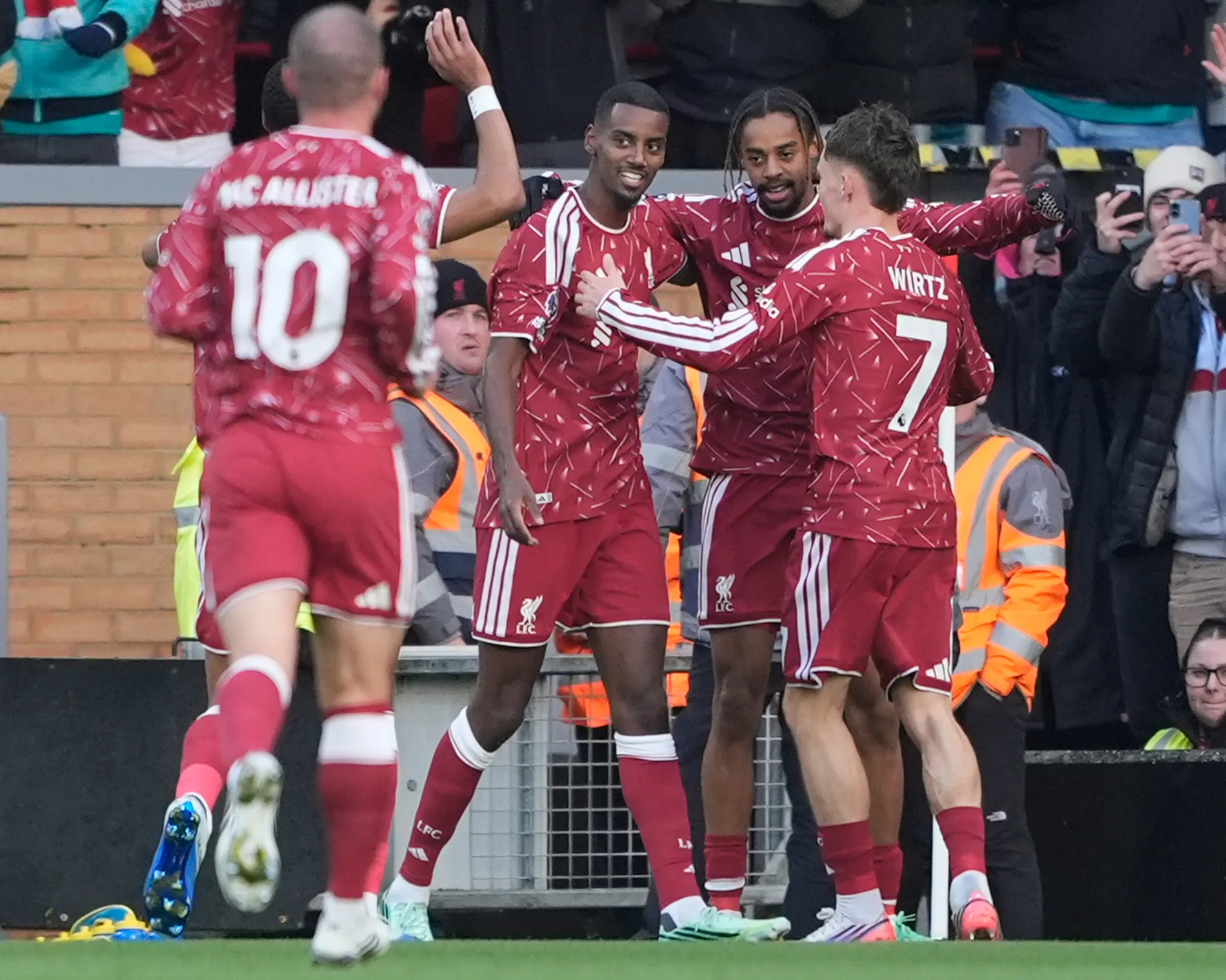 Liverpool'dan şık galibiyet: 2-0